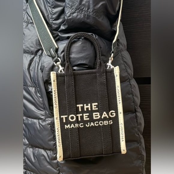 - Marc Jacobs Black Tote Bag ‼️NEW - Picture 9 of 16